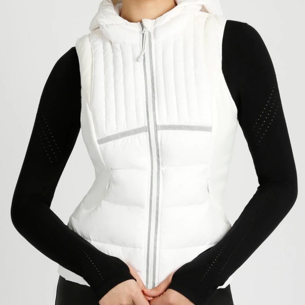 In Stores Now - NWOT Blanc Noir Feather Weight Vest in White, Size Small
